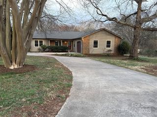 3498 Yorkland Drive, Hickory, NC 28601