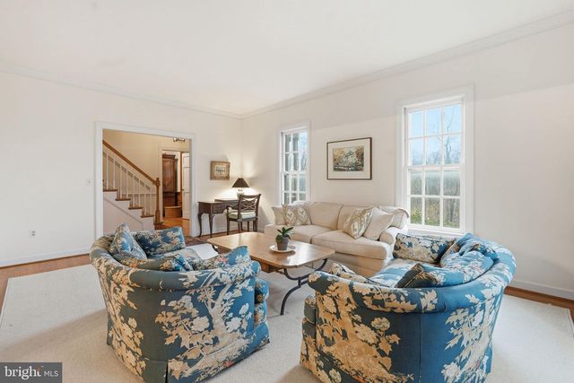 956 WALKER RD, Great Falls, VA 22066