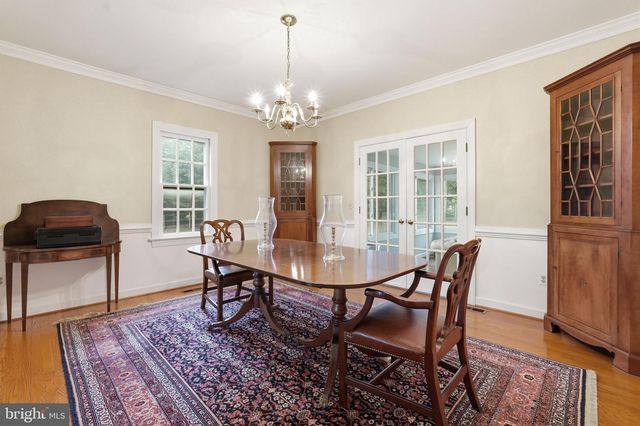 956 WALKER RD, Great Falls, VA 22066