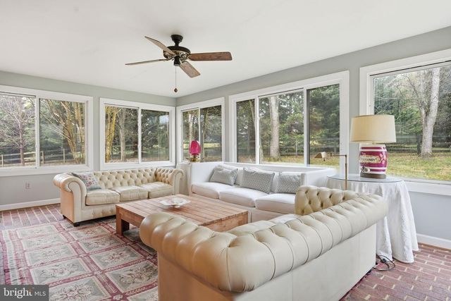 956 WALKER RD, Great Falls, VA 22066