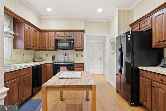 956 WALKER RD, Great Falls, VA 22066