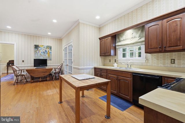 956 WALKER RD, Great Falls, VA 22066