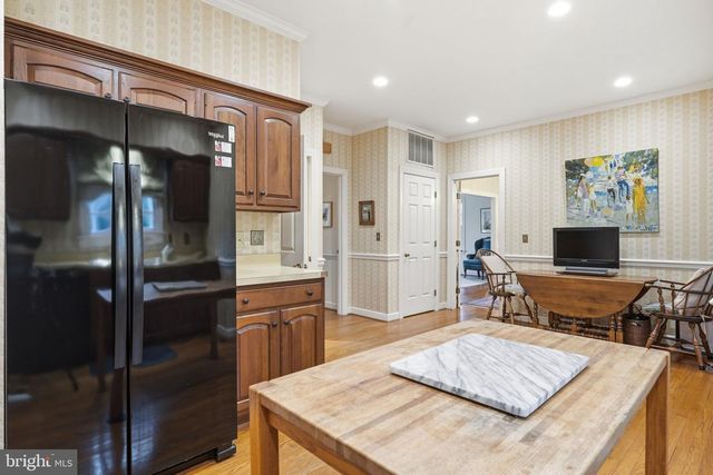 956 WALKER RD, Great Falls, VA 22066