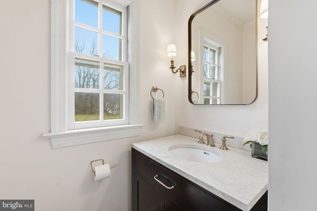 956 WALKER RD, Great Falls, VA 22066