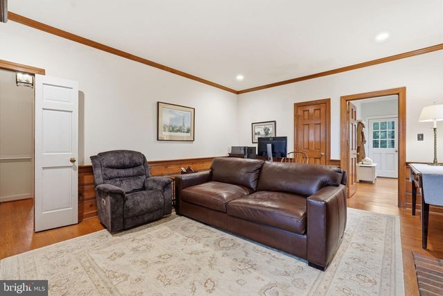 956 WALKER RD, Great Falls, VA 22066