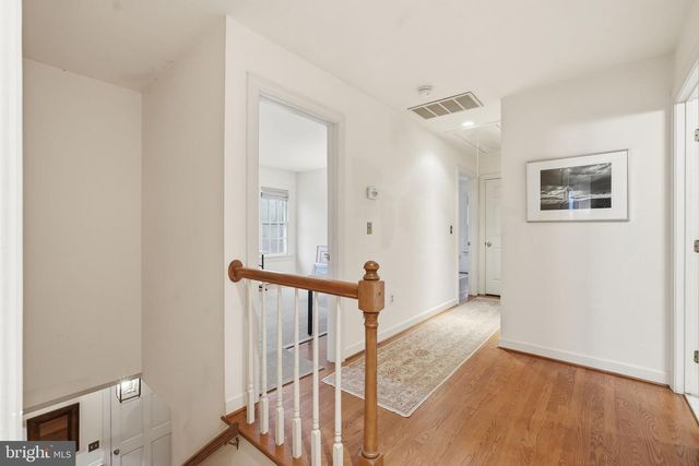 956 WALKER RD, Great Falls, VA 22066