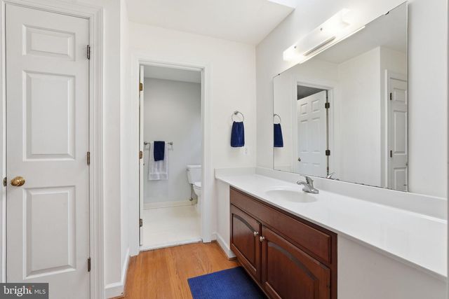 956 WALKER RD, Great Falls, VA 22066