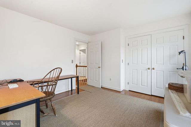 956 WALKER RD, Great Falls, VA 22066