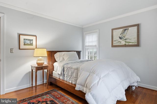 956 WALKER RD, Great Falls, VA 22066