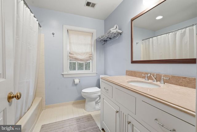 956 WALKER RD, Great Falls, VA 22066