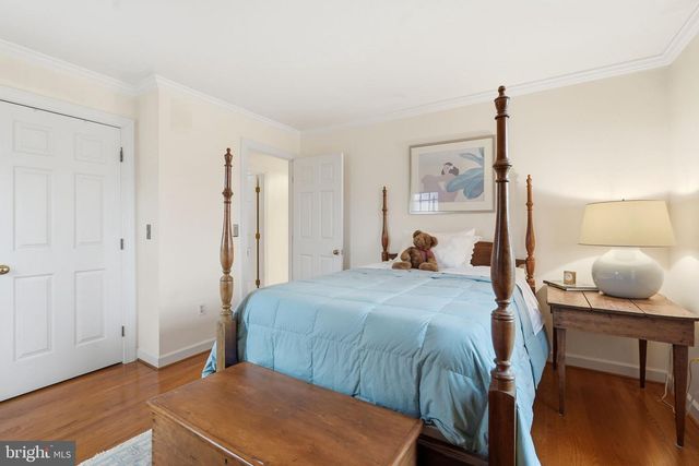 956 WALKER RD, Great Falls, VA 22066