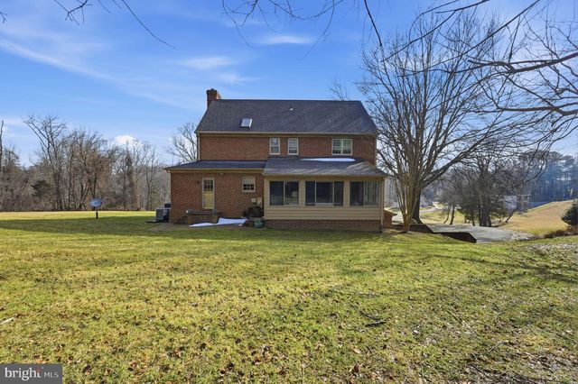 956 WALKER RD, Great Falls, VA 22066