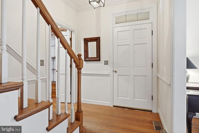 956 WALKER RD, Great Falls, VA 22066