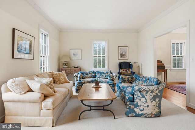 956 WALKER RD, Great Falls, VA 22066