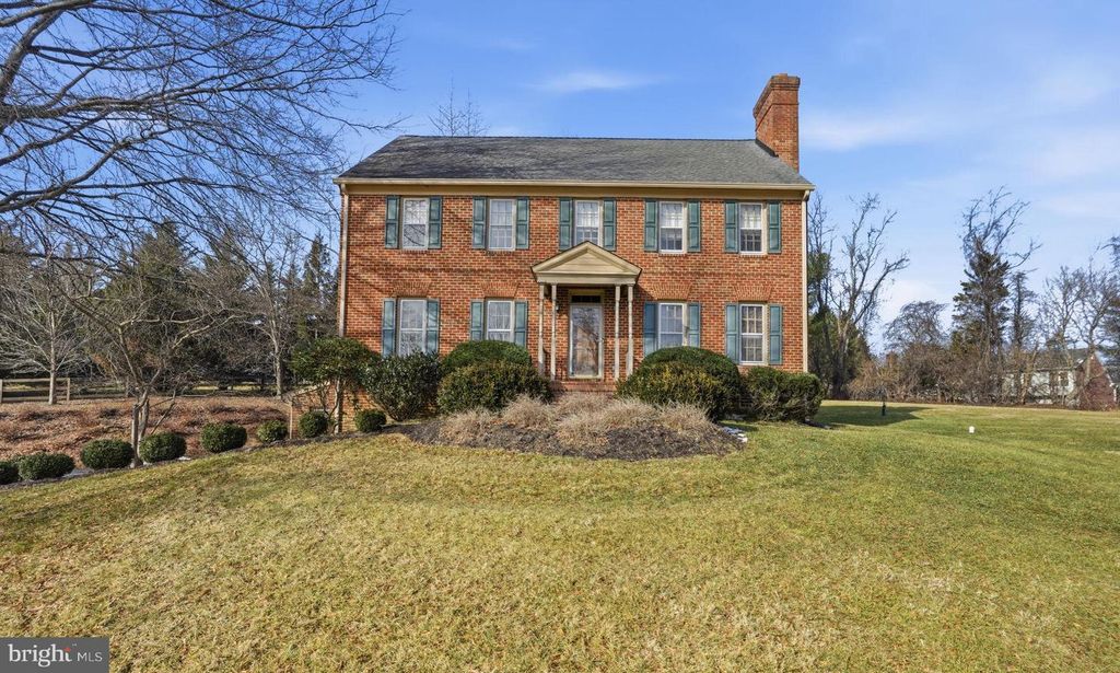 956 WALKER RD, Great Falls, VA 22066