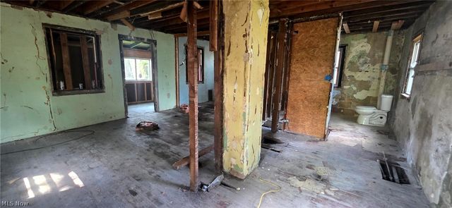 2554 Mountain View Avenue, Lakemore, OH 44250