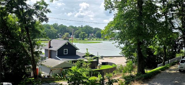 2554 Mountain View Avenue, Lakemore, OH 44250