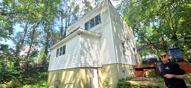 2554 Mountain View Avenue, Lakemore, OH 44250