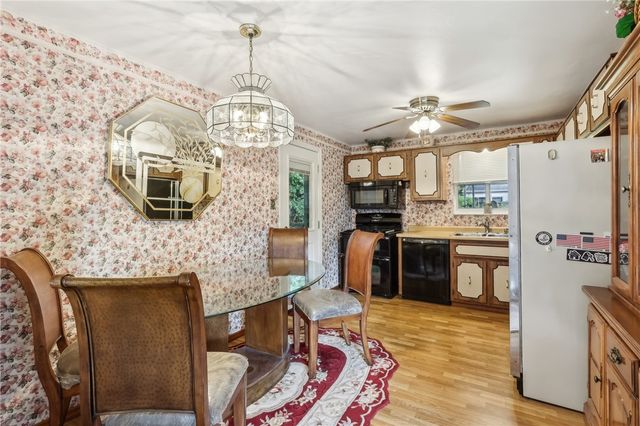 563 Meadowvale Dr, Cheswick, PA 15024