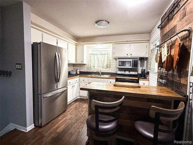 2804 Dunlop Street, Trenton, MI 48183