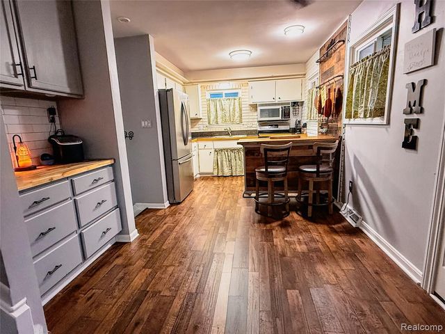 2804 Dunlop Street, Trenton, MI 48183