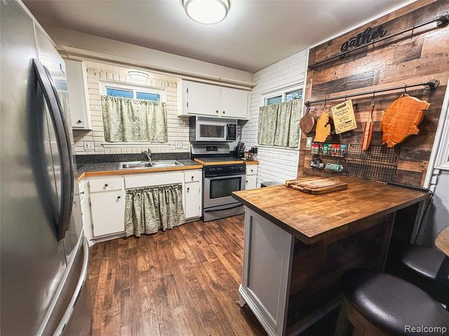 2804 Dunlop Street, Trenton, MI 48183