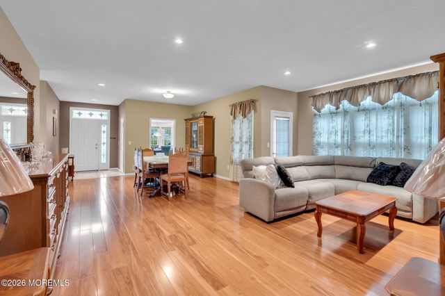 172 Sylvan Lake Boulevard, Bayville, NJ 08721