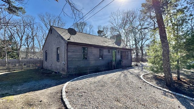 300 Brackett Road, Eastham, MA 02642