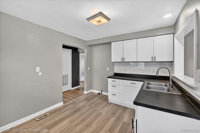 5710 Detroit Street, Dearborn Heights, MI 48125