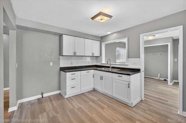 5710 Detroit Street, Dearborn Heights, MI 48125