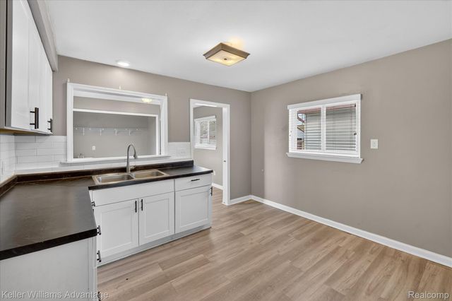 5710 Detroit Street, Dearborn Heights, MI 48125