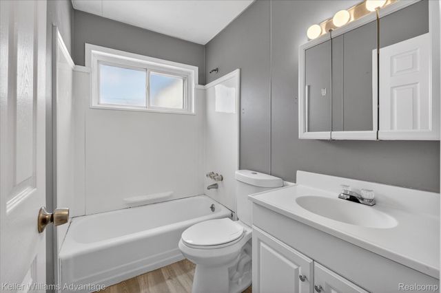 5710 Detroit Street, Dearborn Heights, MI 48125