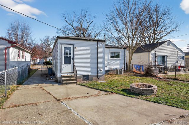 5710 Detroit Street, Dearborn Heights, MI 48125