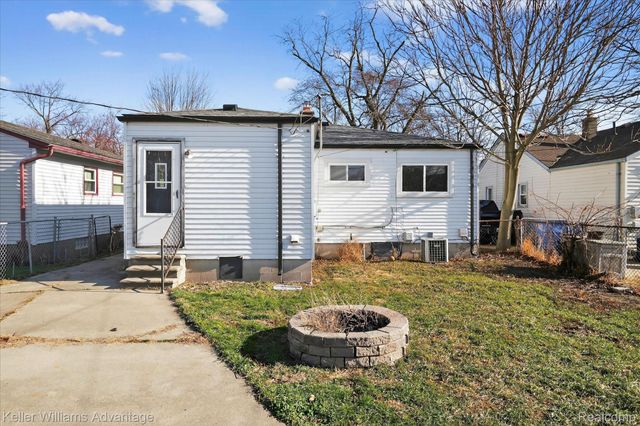 5710 Detroit Street, Dearborn Heights, MI 48125