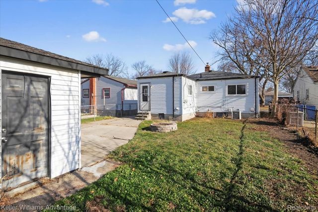 5710 Detroit Street, Dearborn Heights, MI 48125