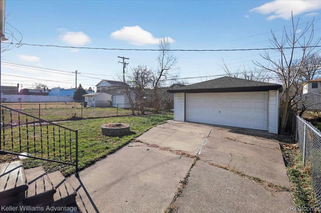 5710 Detroit Street, Dearborn Heights, MI 48125