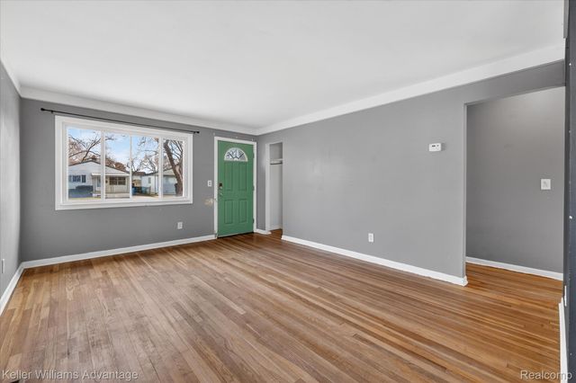 5710 Detroit Street, Dearborn Heights, MI 48125