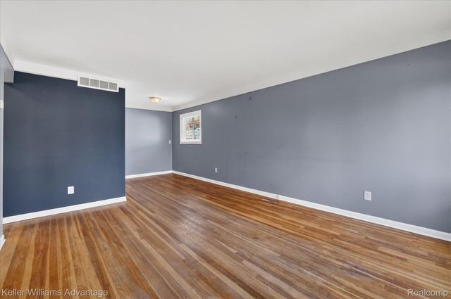 5710 Detroit Street, Dearborn Heights, MI 48125