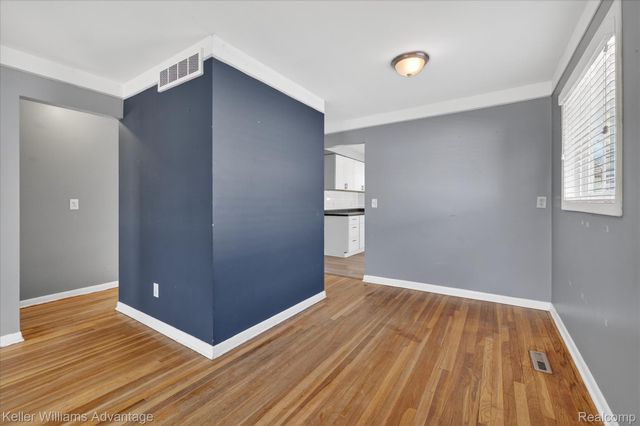 5710 Detroit Street, Dearborn Heights, MI 48125