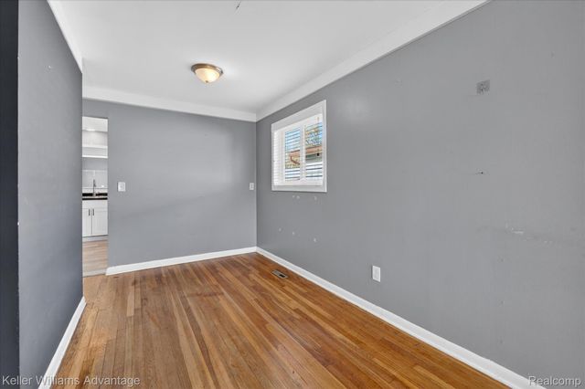 5710 Detroit Street, Dearborn Heights, MI 48125