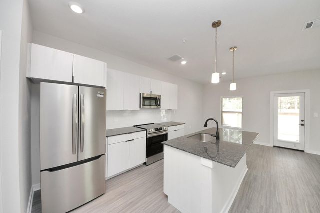 7711 Longmire Road 102, Conroe, TX 77304