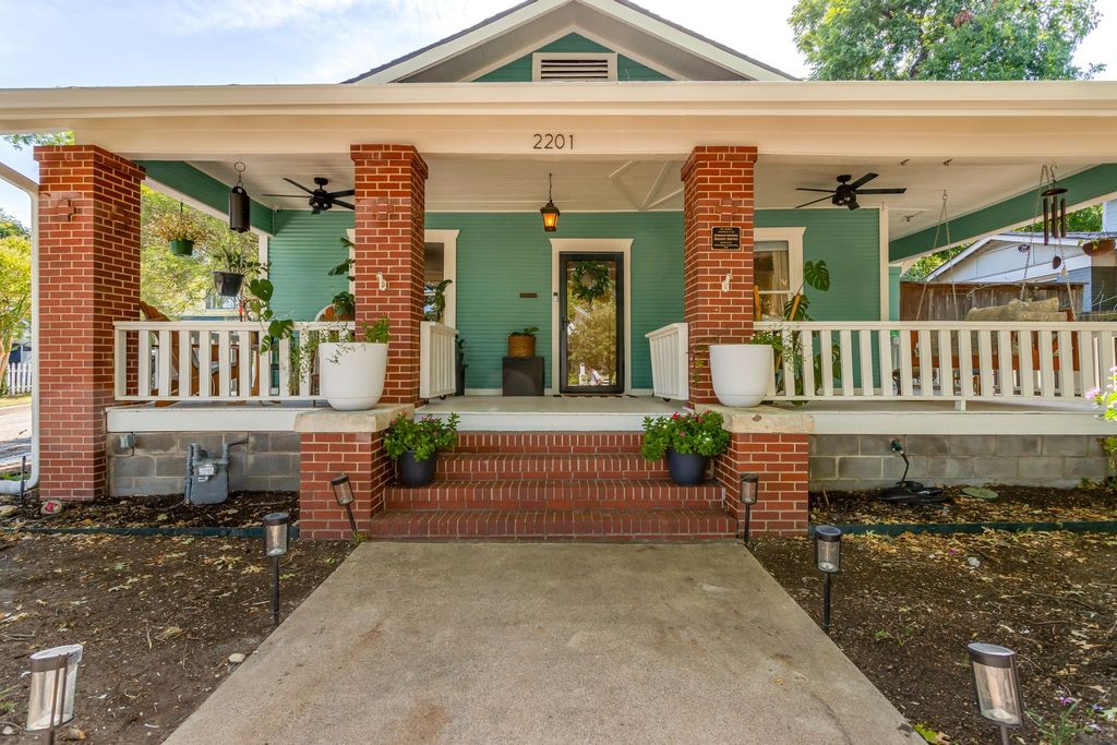 2201 Alston Avenue, Fort Worth, TX 76110