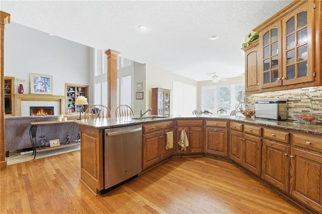 1019 SW Coachlight Court, Lee's Summit, MO 64081