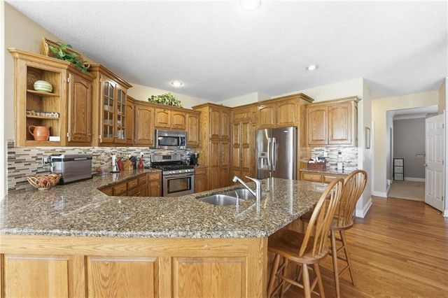1019 SW Coachlight Court, Lee's Summit, MO 64081
