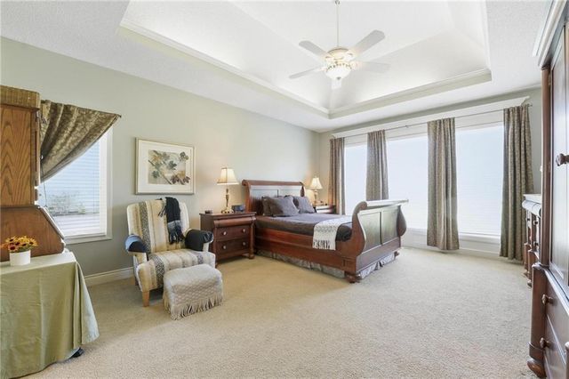 1019 SW Coachlight Court, Lee's Summit, MO 64081