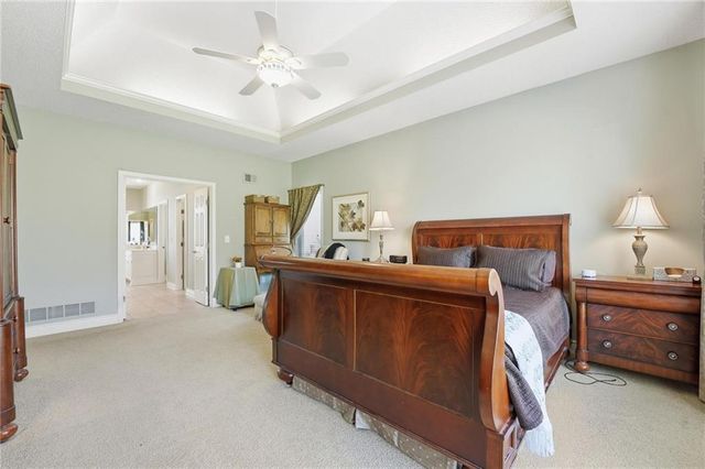 1019 SW Coachlight Court, Lee's Summit, MO 64081