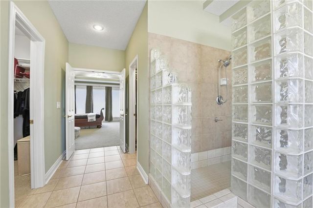 1019 SW Coachlight Court, Lee's Summit, MO 64081