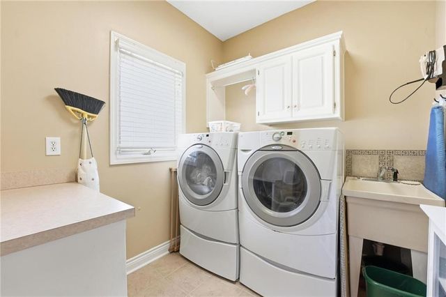 1019 SW Coachlight Court, Lee's Summit, MO 64081