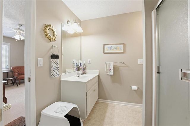 1019 SW Coachlight Court, Lee's Summit, MO 64081