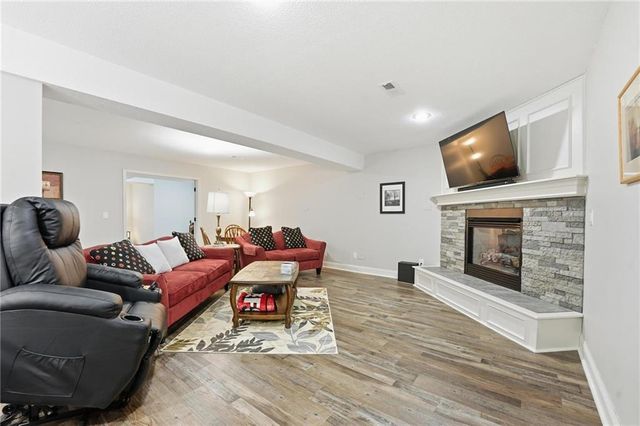 1019 SW Coachlight Court, Lee's Summit, MO 64081